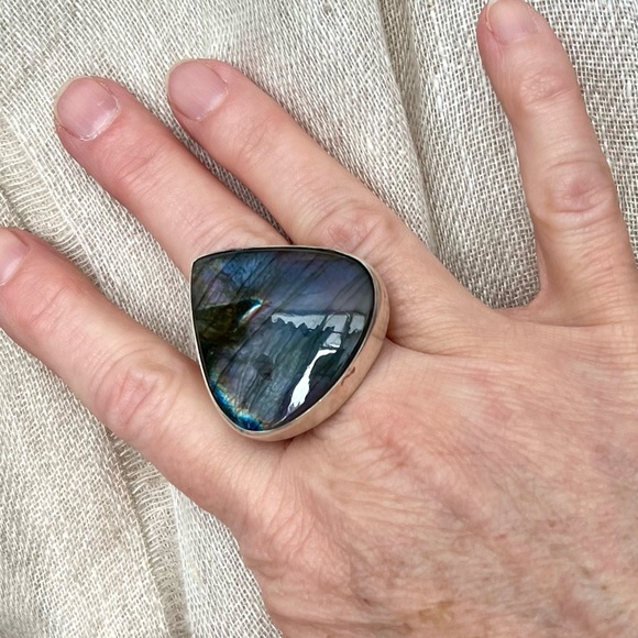 GORGEOUS Blue and Purple Labradorite Ring - Picture 4 of 11